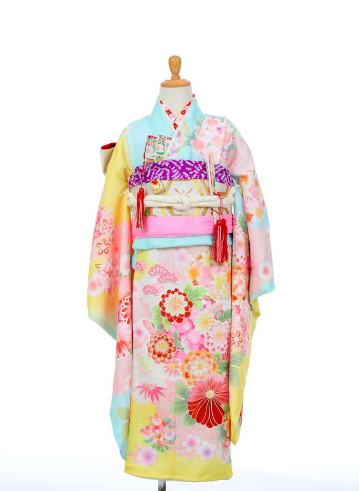 黄色淡空色ふぶき桜